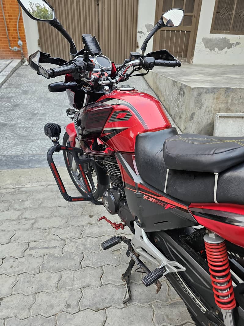 Honda CB150F 4