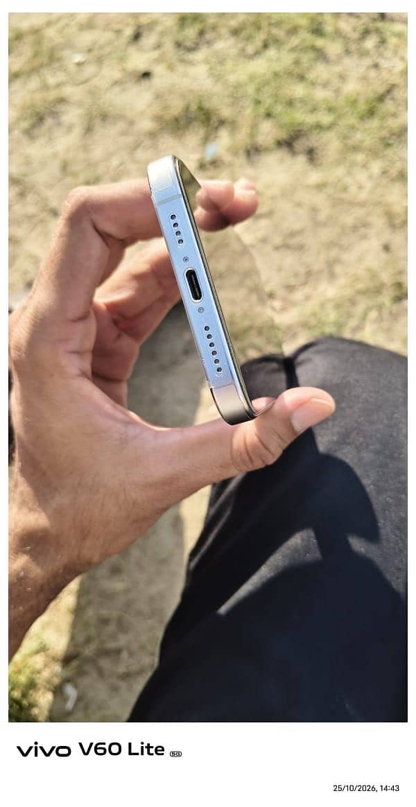 Apple iPhone 16 Pro Max 1