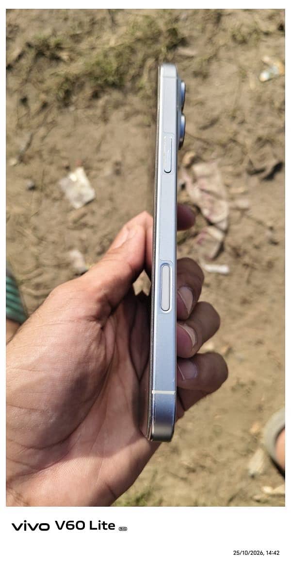 Apple iPhone 16 Pro Max 2