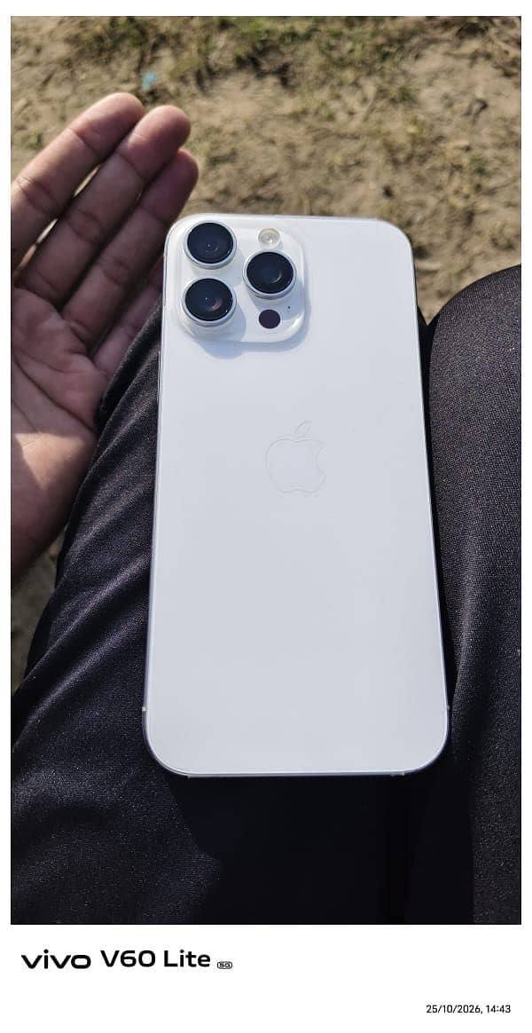 Apple iPhone 16 Pro Max 4