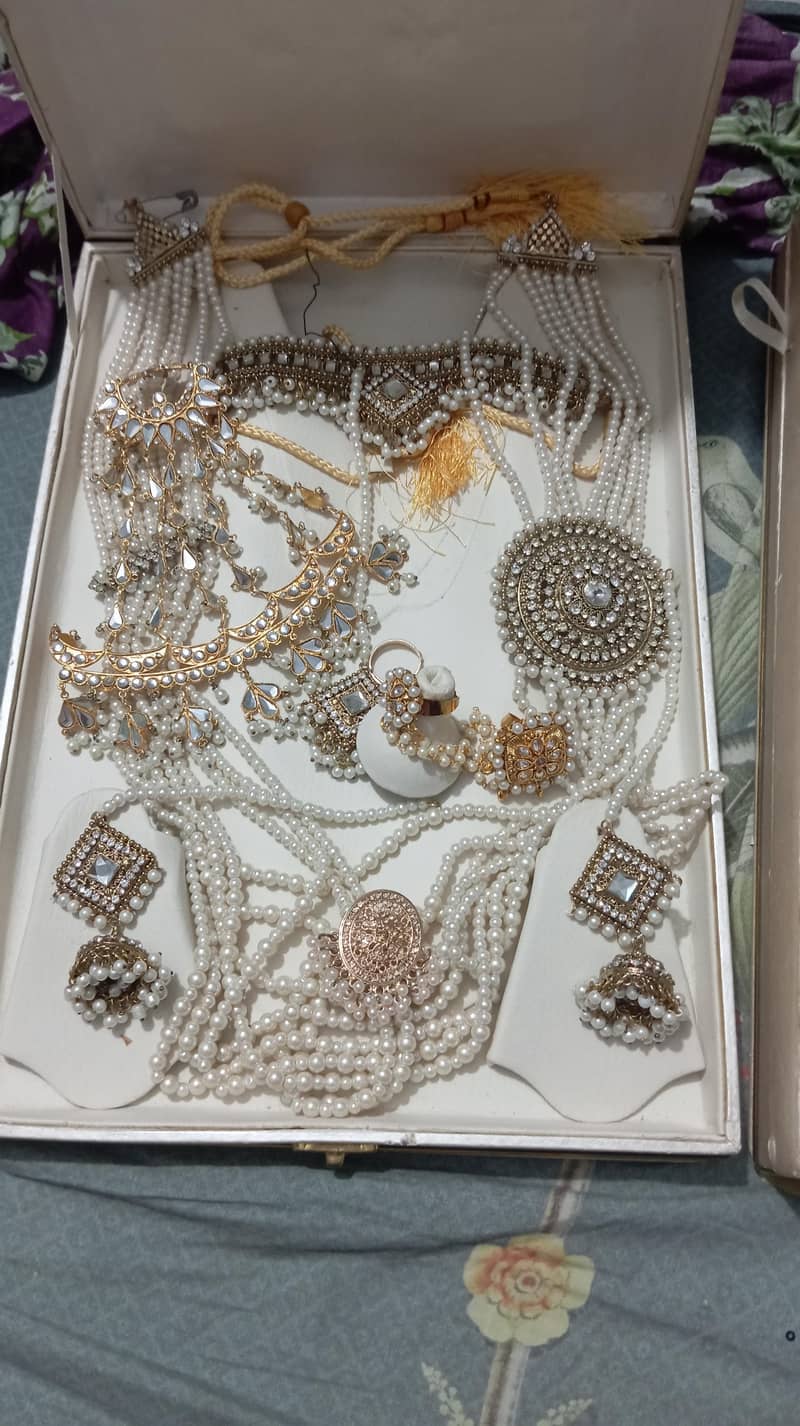 neckless and complete set 4