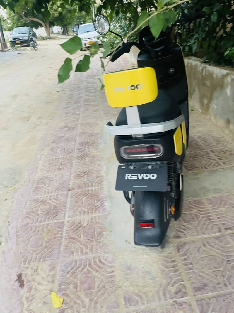 Revoo A10 1