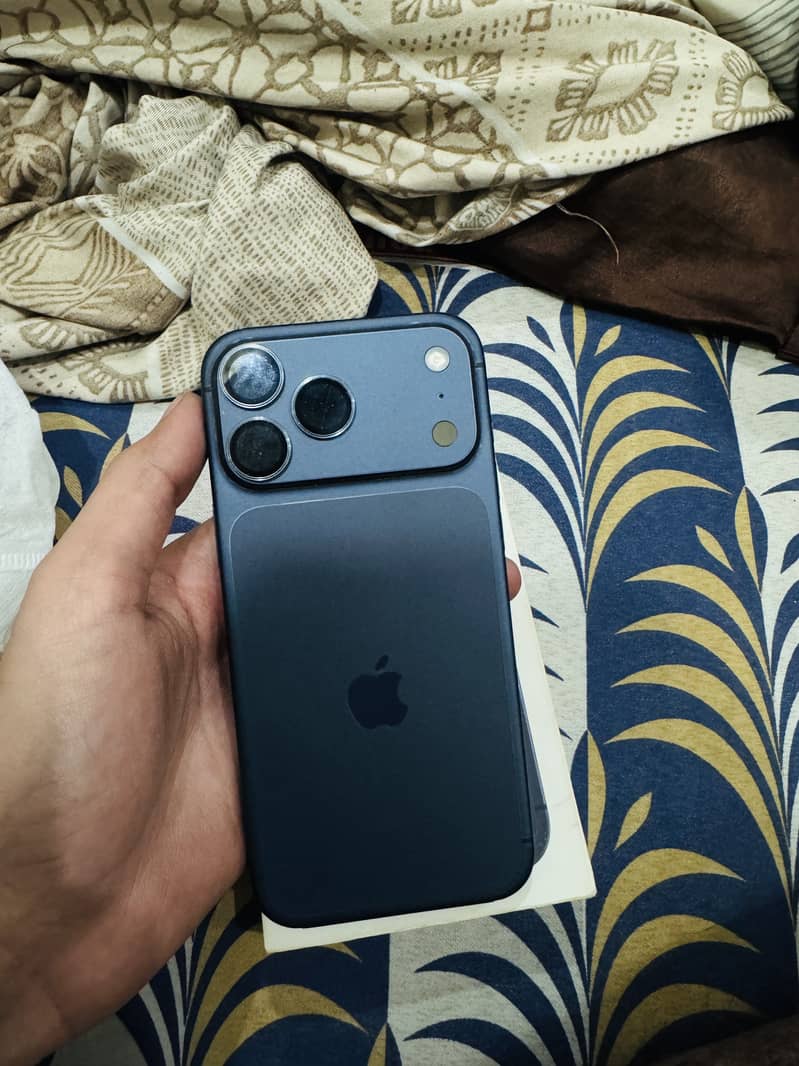 Apple iPhone 17 Pro Max 1