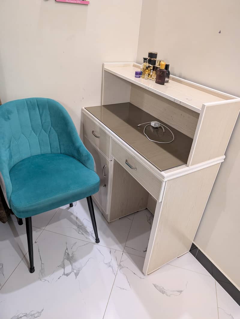 Study table with chair 0