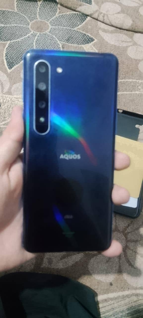 Sharp Aquos R5G 4