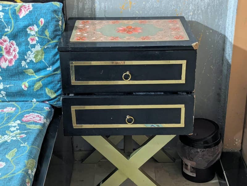 SHADI ma deny k liye kum qeemat py BED + TWO SIDE TABLES - Beds ...
