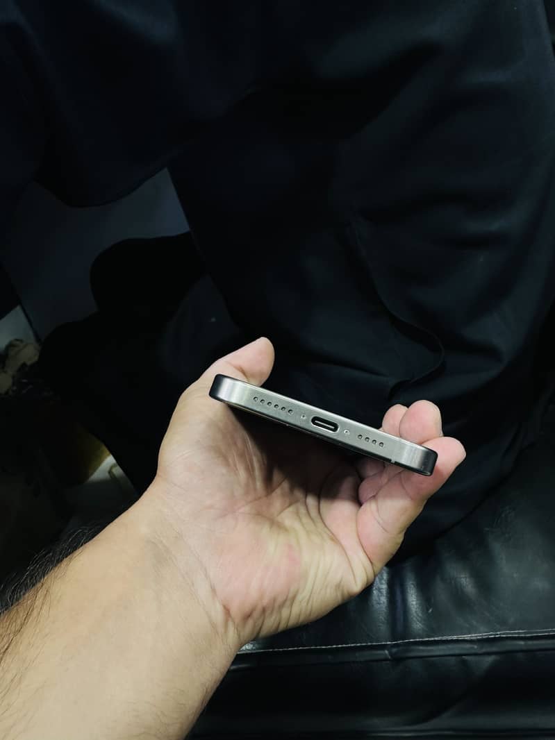 Apple iPhone 15 Pro Max 2