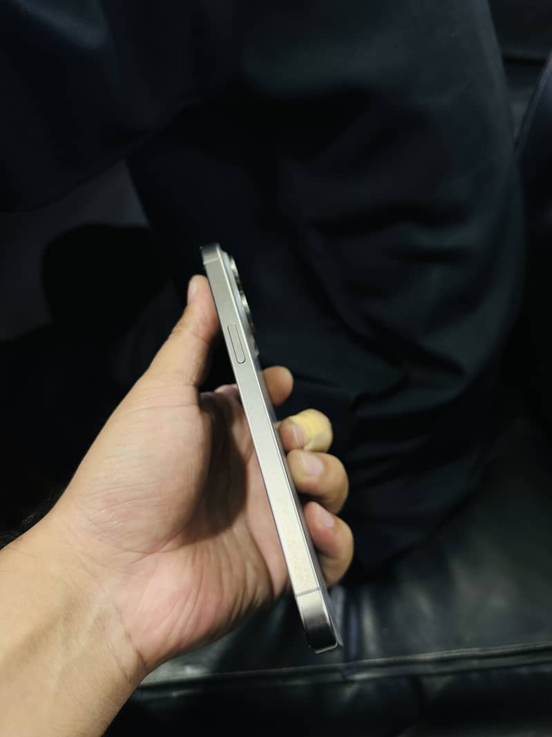 Apple iPhone 15 Pro Max 3
