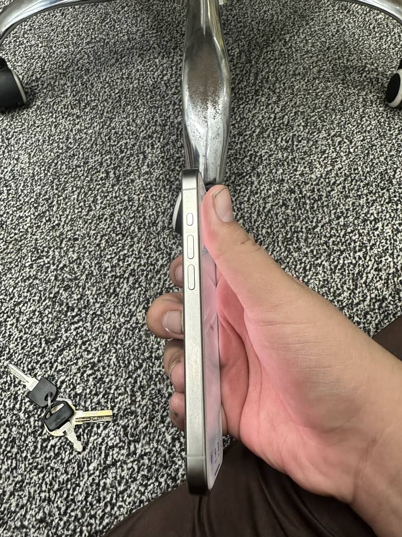 Apple iPhone 15 Pro 2