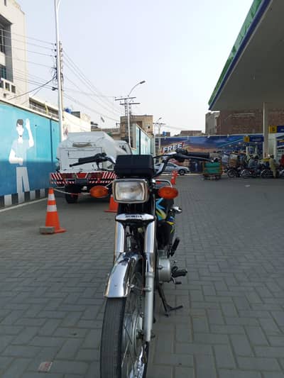 Honda 125 black color 2021 model Vip and new condition