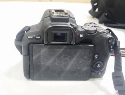 Canon 200d Camera
