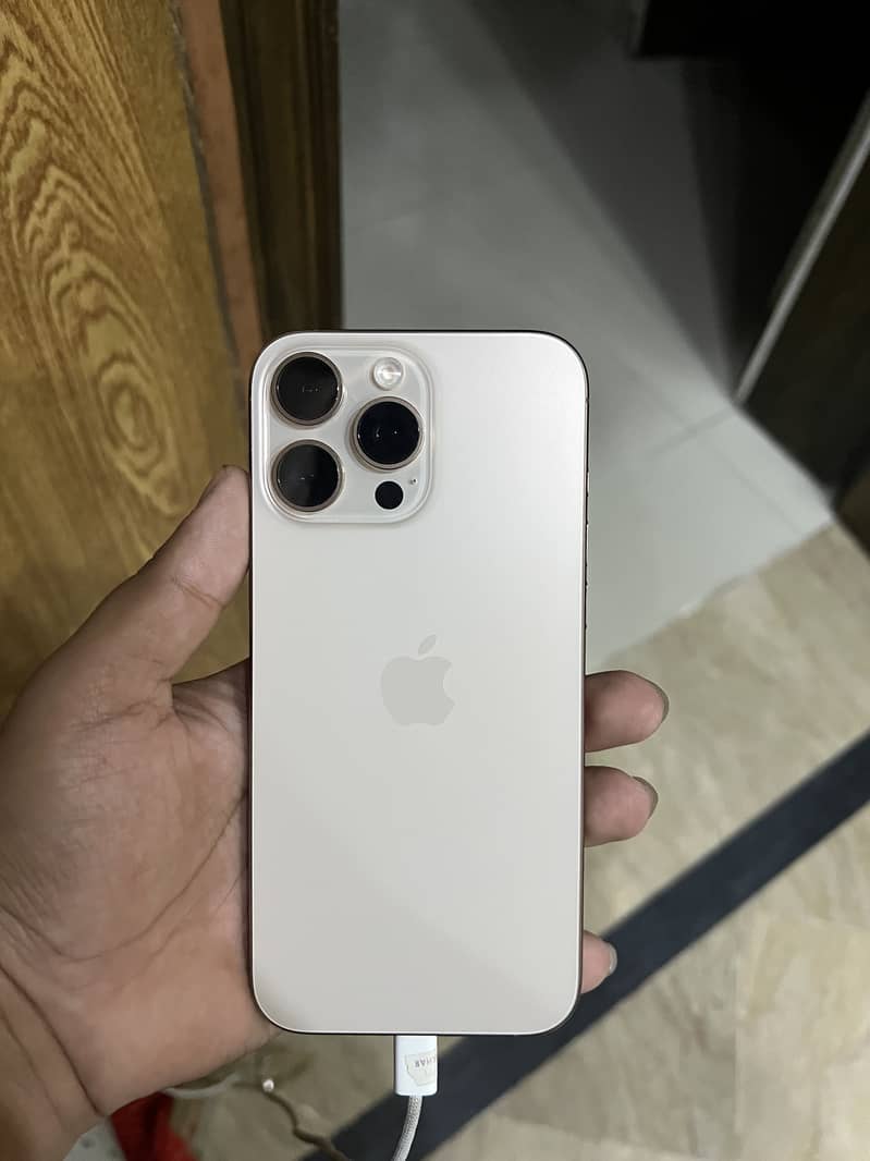 Apple iPhone 16 Pro Max 0