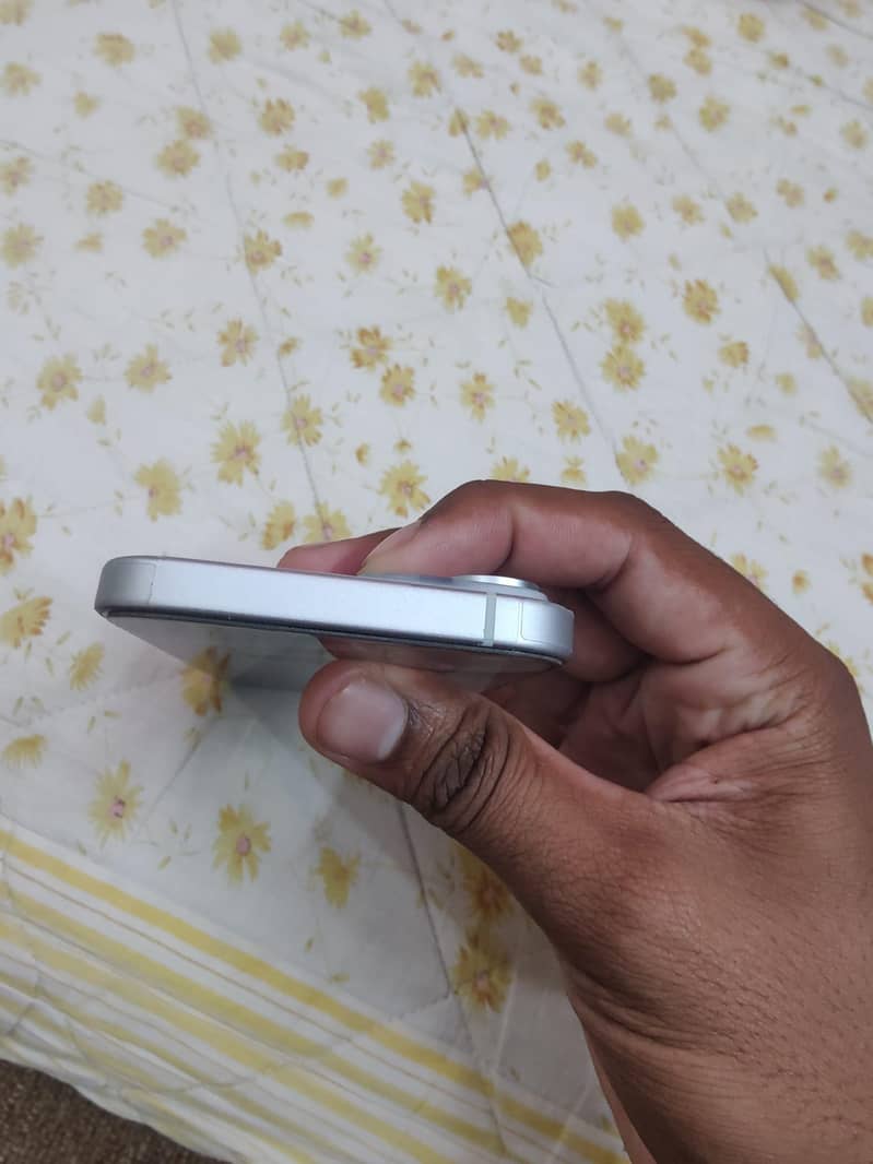Apple iPhone 15 2