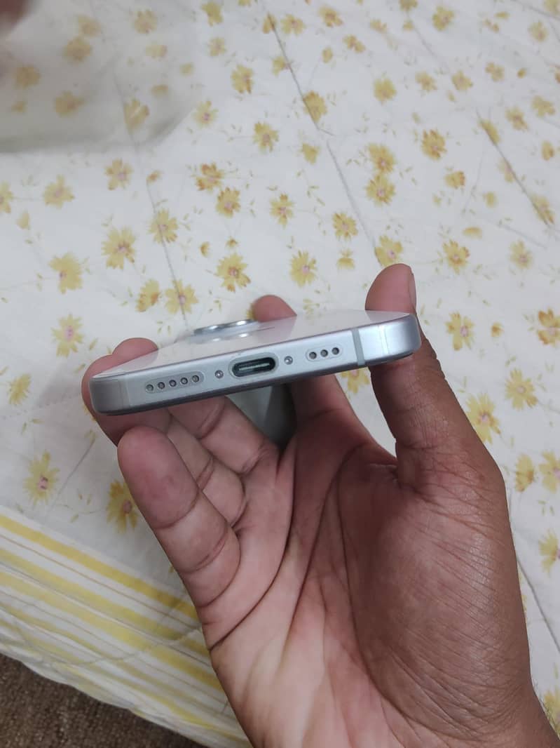 Apple iPhone 15 3
