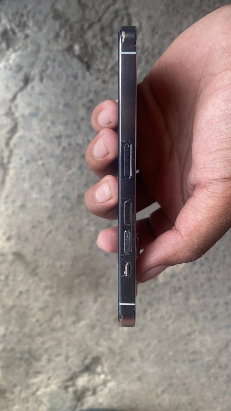 Apple iPhone 13 Pro 1