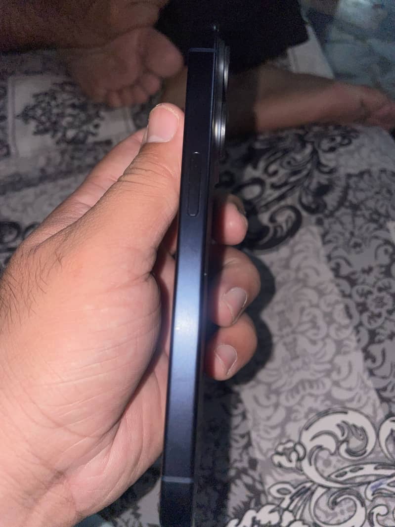 Apple iPhone 15 Pro 3