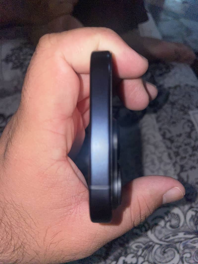 Apple iPhone 15 Pro 4