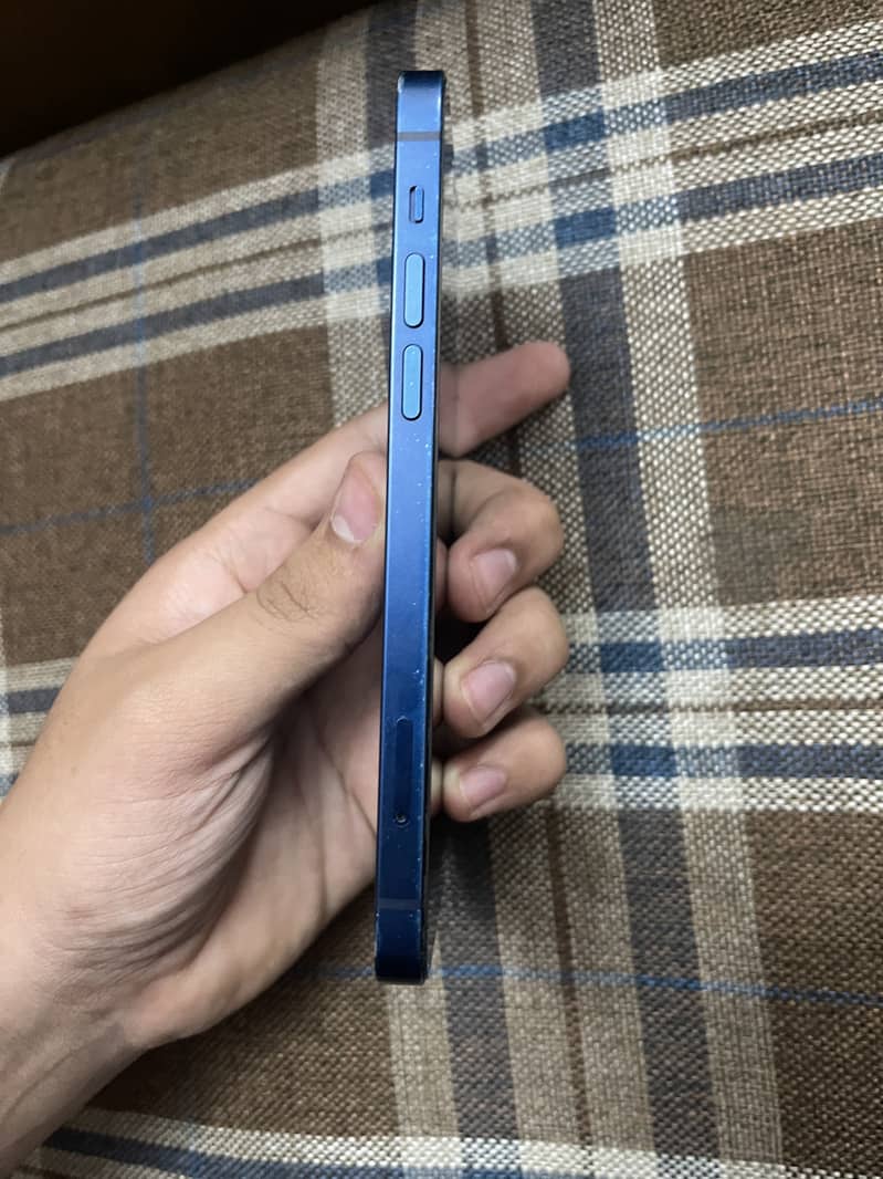 Apple iPhone 12 2
