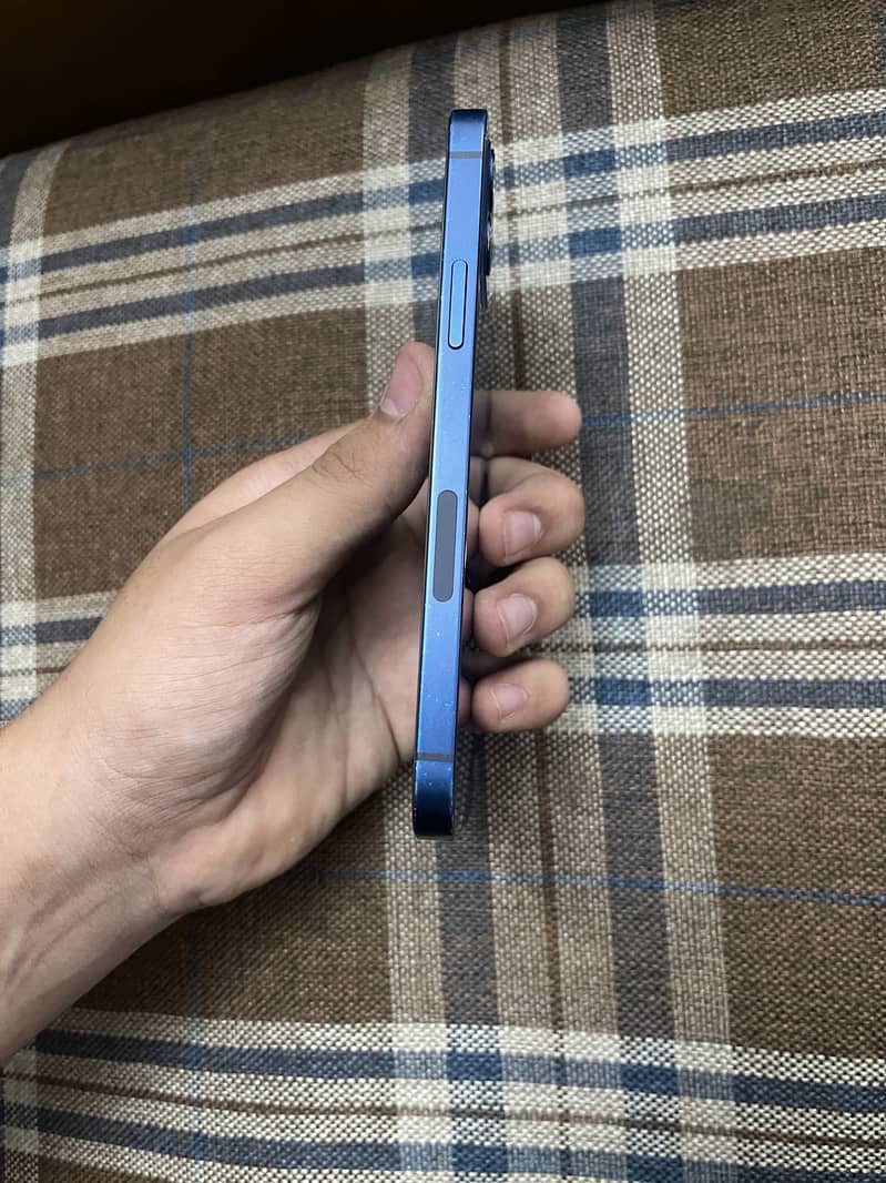 Apple iPhone 12 3
