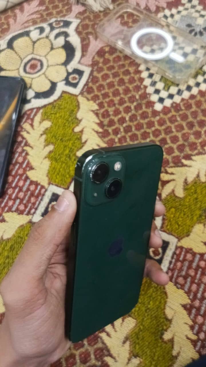 Apple iPhone 13 0