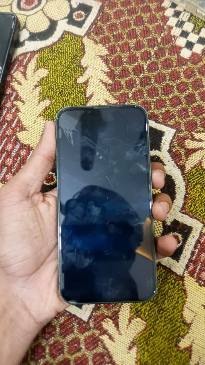 Apple iPhone 13 6