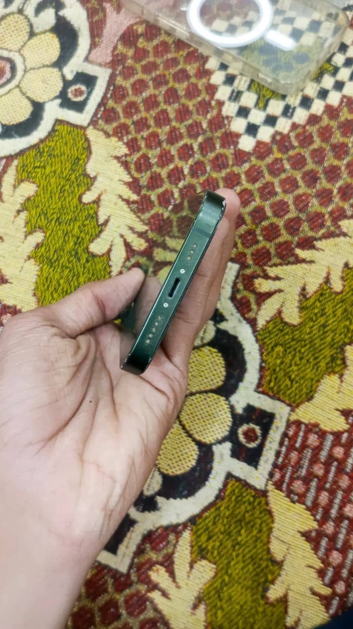 Apple iPhone 13 9