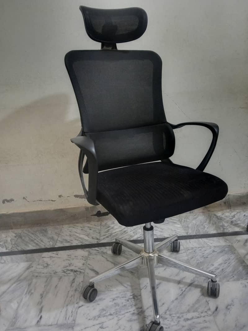 Computer Table and Chair 0
