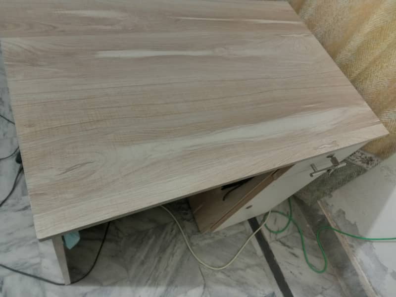 Computer Table and Chair 3