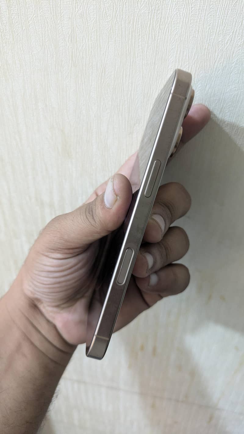 Apple iPhone 16 Pro 3