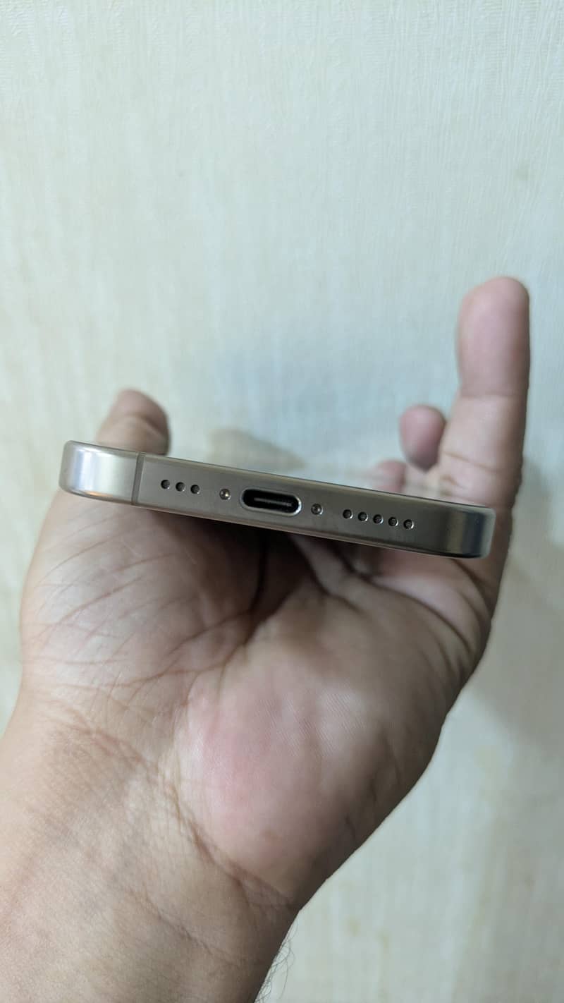 Apple iPhone 16 Pro 4