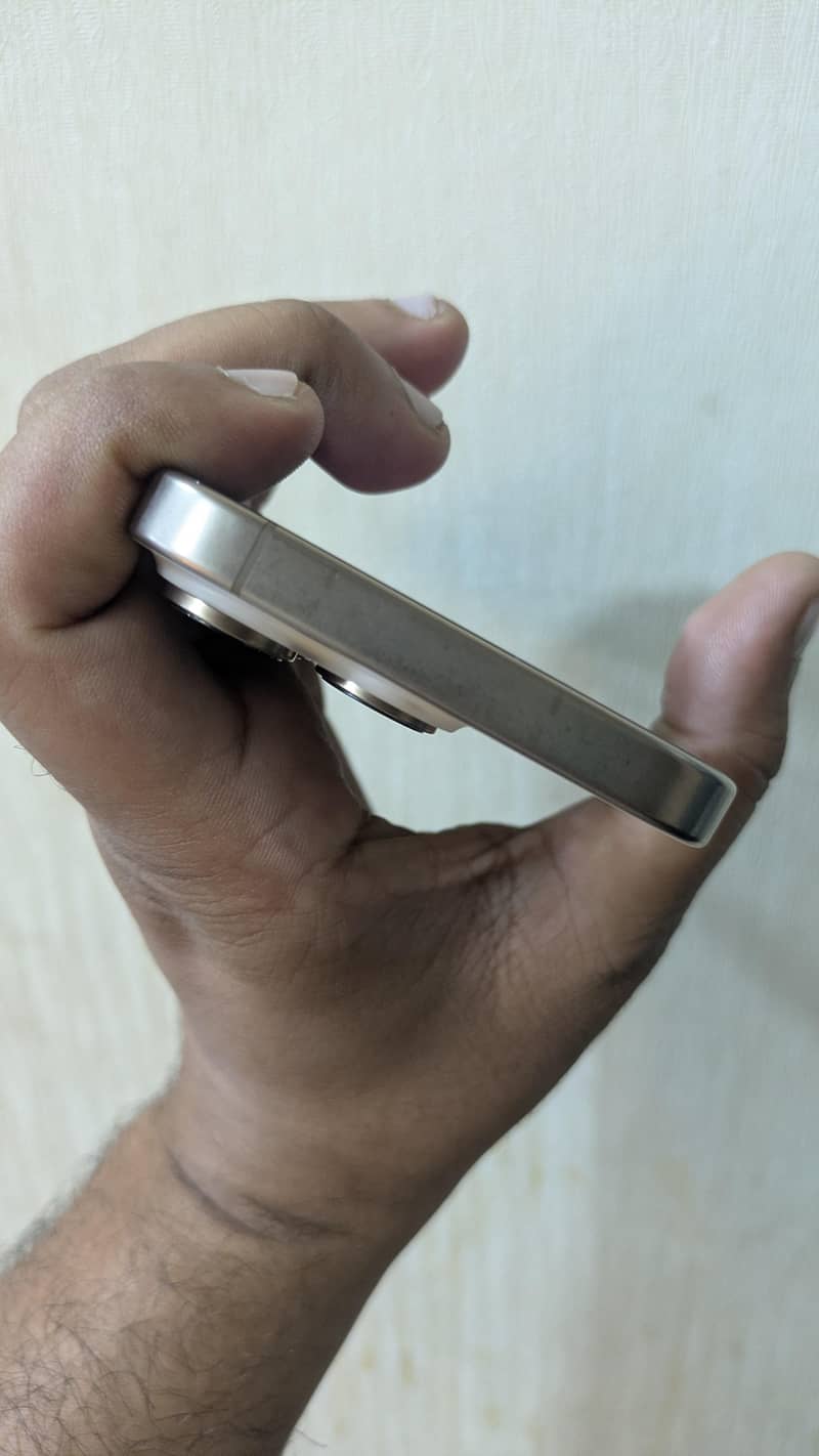 Apple iPhone 16 Pro 5