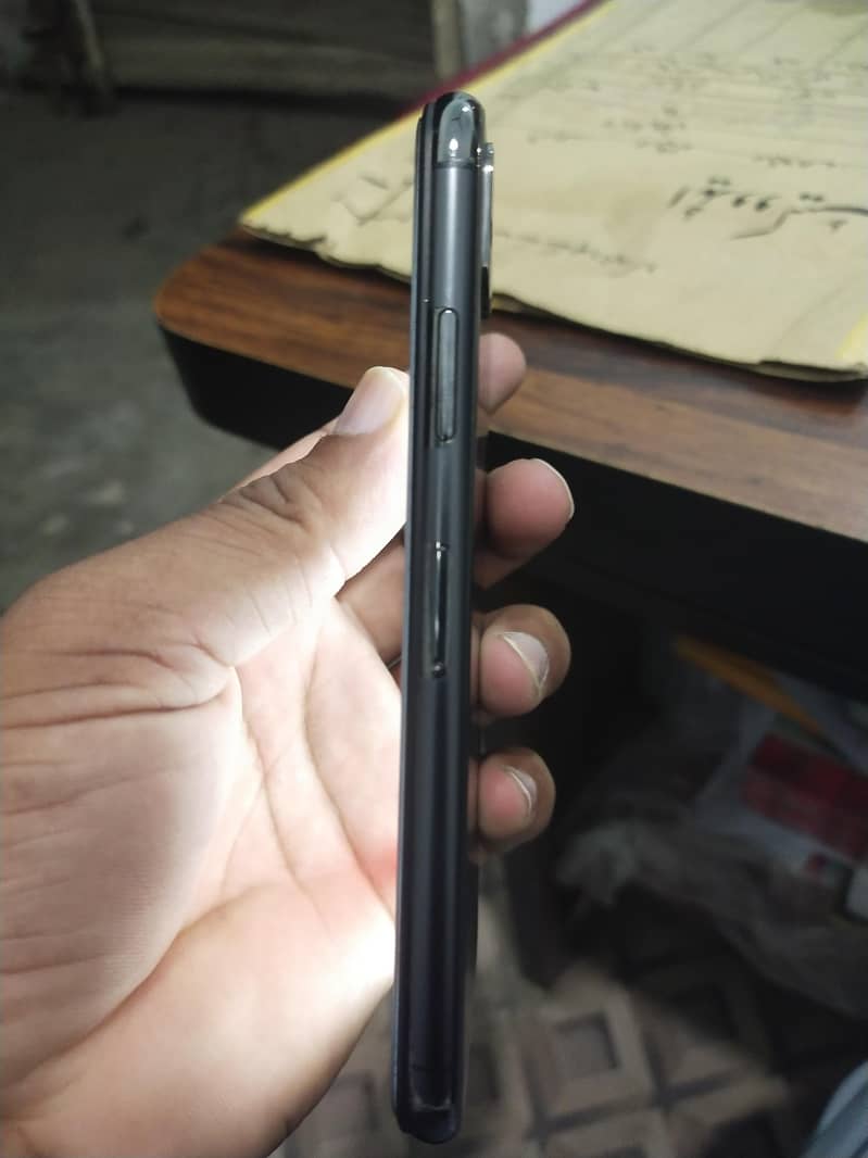 Apple iPhone X 3