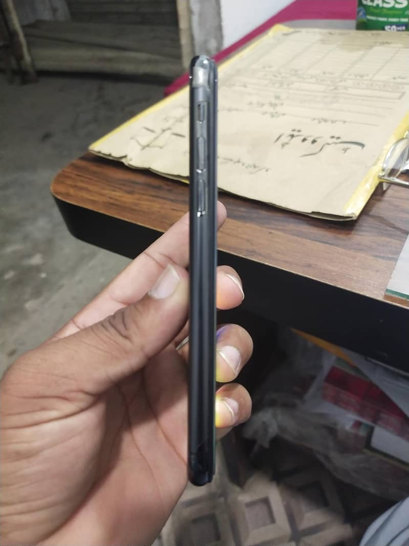 Apple iPhone X 4