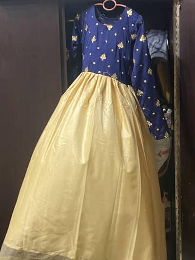 this is a long frok like maxi type. . wear one time