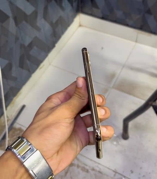 iphone 11 pro 2