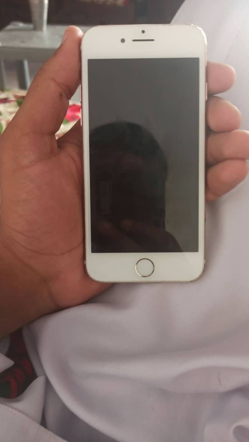 Apple iPhone 7 0