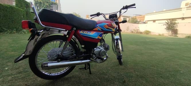 honda cd 70. latter Kata hova Han