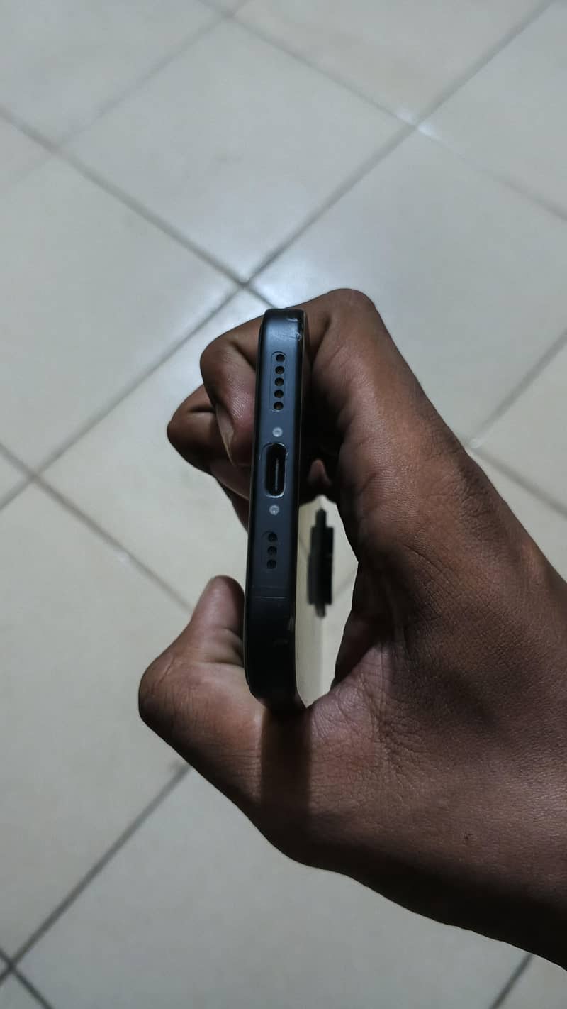 Apple iPhone 15 4