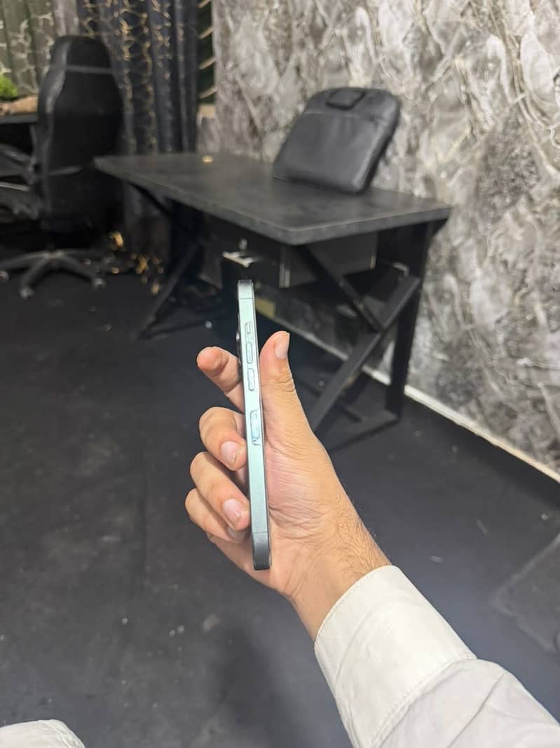 Apple iPhone 13 Pro 0