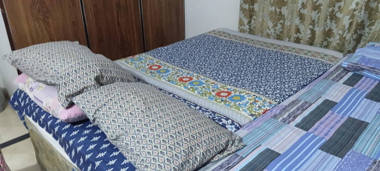 queen sized bed 2
