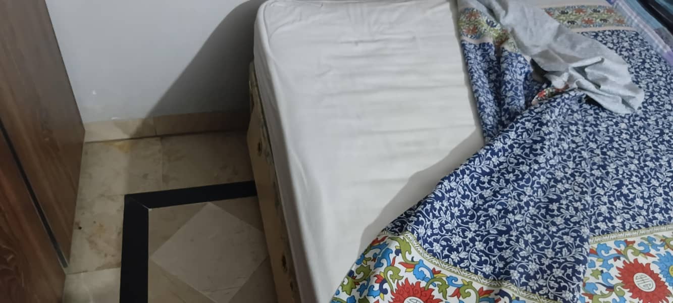 queen sized bed 4