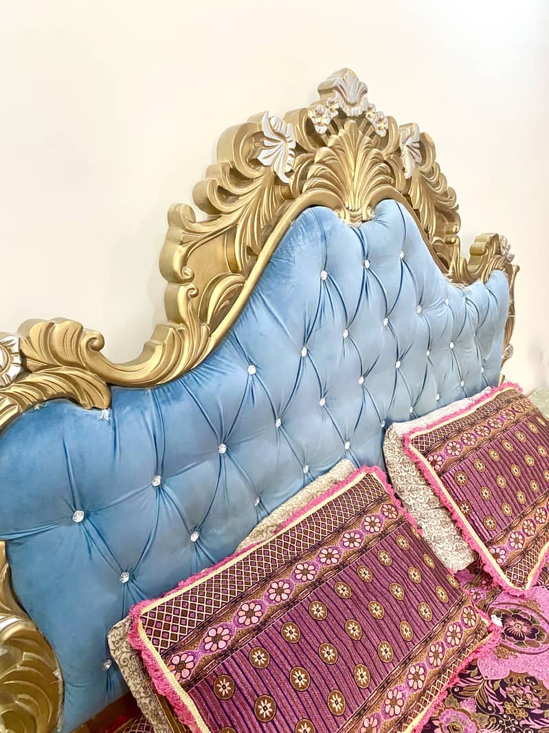 Stylish heavy bed set 2