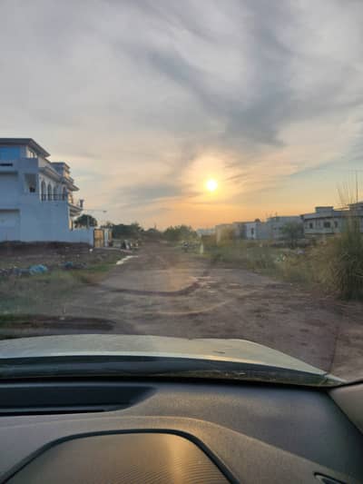 50x90 plot for sale in G14