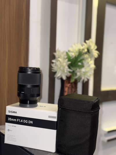 Sigma 35mm 1.4 DG DN with box and warranty