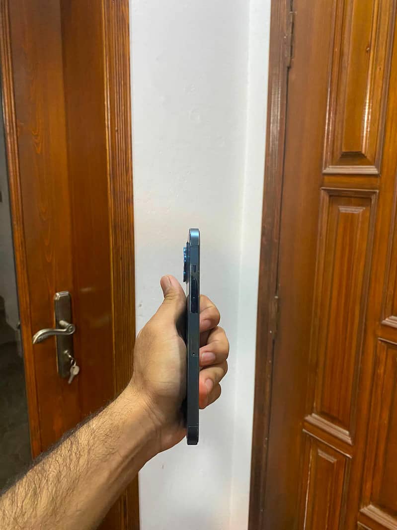 Apple iPhone 12 Pro Max 4
