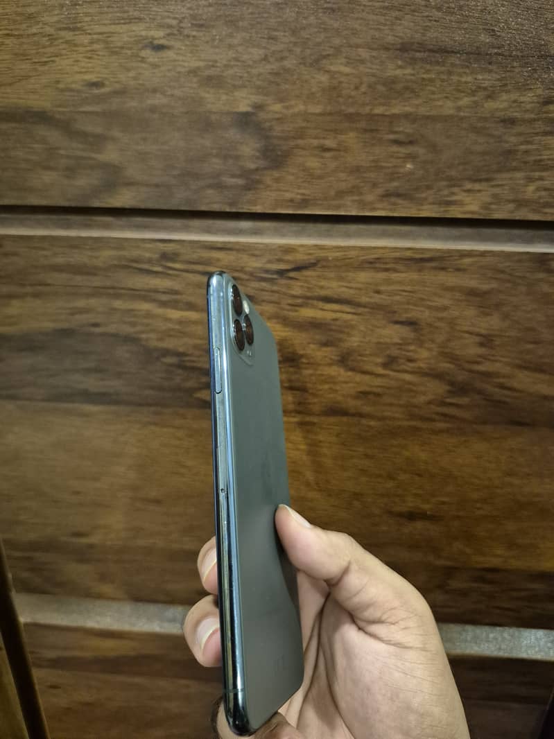 Apple iPhone 11 Pro Max 2