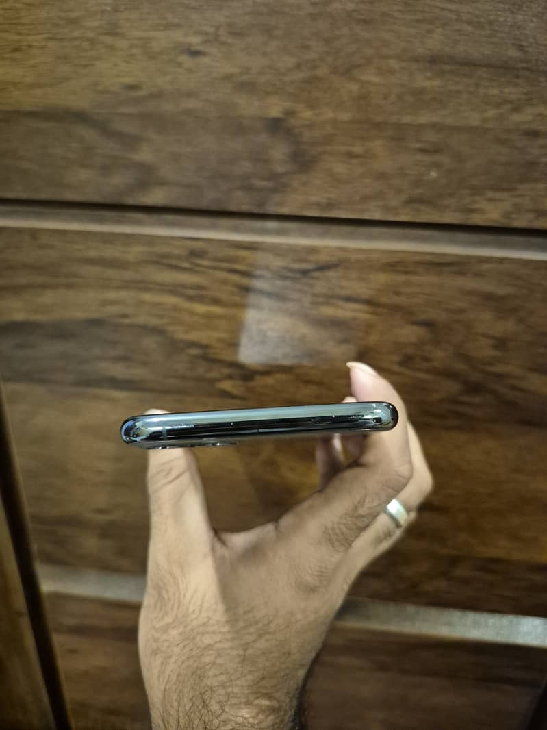 Apple iPhone 11 Pro Max 5