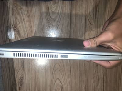 Hp i5 7th gen (ssd+8gb) with charger