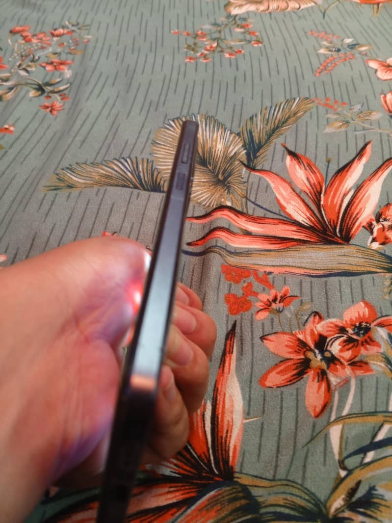 OPPO A60 4