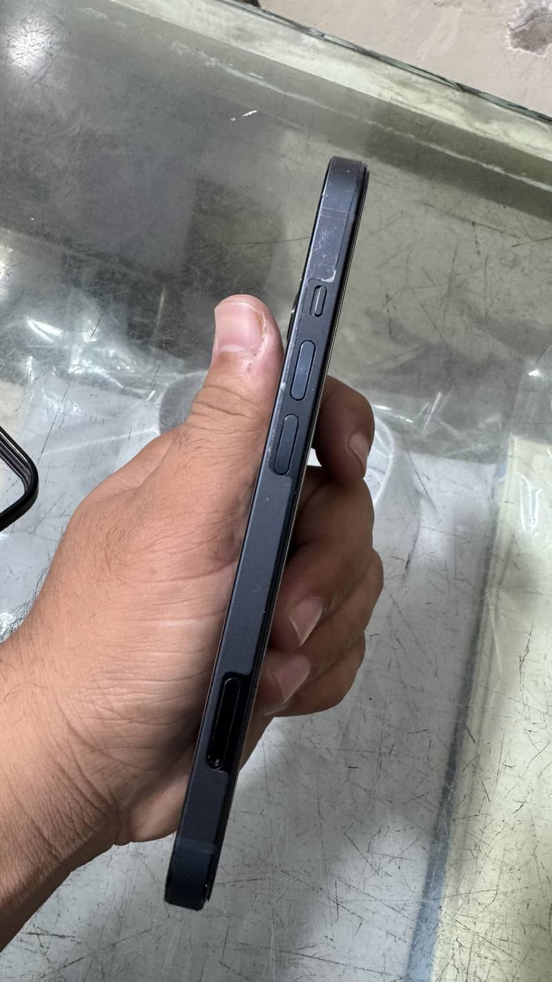 Apple iPhone 13 jv 1